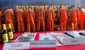 Barang bukti yang ditunjukkan oleh Polresta Cirebon saat konferensi pers.