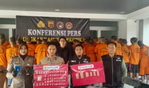 Berhasil Ungkap Puluhan Kasus, Satresnarkoba Polres Bogor Duduki Posisi Terbaik di Polda Jabar Satreskoba saat menunjukkan barang bukti. Foto : Sandika Fadilah/Jabarekpres.com