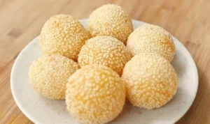 Kopong dan Garing! Resep Onde-onde Manis Telur Asin ala Resto