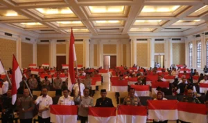 Caption : Foto bersama Bupati Cirebon Imron dan seluruh anggota FKDM di wilayah Kabupaten Cirebon. (JE/ayu)