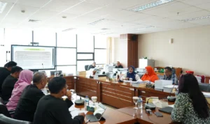 Tim Pansus DPRD Kota Bogor saat menggelar rapat bersama jajaran Pemkot Bogor. (Yudha Prananda / Jabar Ekspres)