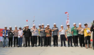Stakeholder meresmikan Jembatan Cibiru Baru di Cileunyi, Kabupaten Bandung (10/8).
