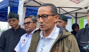 Tahun 2024, 250 Desa Wisata Ditargetkan Menparekraf Menparekraf RI, Sandiaga Uno saat mengunjungi Desa Wisata Alamendah, Kabupaten Bandung (10/8).