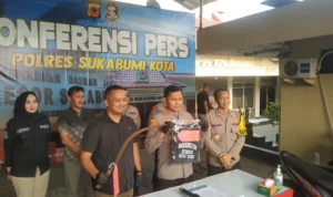 Tindak Tegas Kejahatan, Nongkrong Tengah Malam di Sukabumi Kena Ultimatum Kapolres Sukabumi Kota (tengah) saat konferensi pers pada Kamis (10/8).