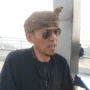Budi Setiawan Garda Pandawa saat di wawancarai oleh Jabar Ekspres di lokasi masjid al kamil jatigede, belum lama ini. (JE/ Dedis)