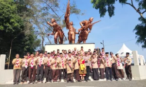 Pemandangan Patung Perjuangan Bojong Kokosan di Sukabumi.