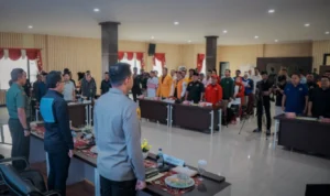 Perwakilan parpol peserta Pemilu 2024 di Kota Bogor bersama unsur Forkopimda Kota Bogor dan penyelenggara Pemilu serentak membacakan ikrar Deklarasi Damai Pemilu 2024. (Yudha Prananda / Jabar Ekspres)