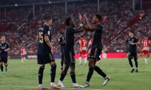 Pemain Real Madrid saat merayakan gol ketiga melawan Almeria (20/3).