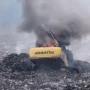 Kepulan asap dampak kebakaran TPA Sarimukti di Kecamatan Cipatat semakin meluas. Rabu (23/8). Foto tangkapan layar dari udara