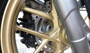 Perawatan Motor Dengan Rem Anti Lock Braking System (ABS) Perawatan Motor Dengan Rem Anti Lock Braking System (ABS)