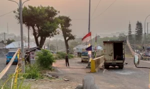 Tegas! Pemkab Bogor Tolak Pembangunan Rest Area Selarong, Apa Alasannya? Police line terpasang di rest area Selarong, puncak, Kabupaten Bogor. Foto : Sandika Fadilah/Jabarekspres.com