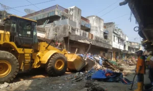Relokasi Pasar Ciwangi dan Pasar Ruas Yulius Usman, Walikota Sukabumi: Semua Sudah Sepakat Suasana pembersihan puing puing pasar Ciwangi Kota Sukabumi/Riki Achmad JE.