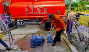 Kemarau Panjang, Warga Bandung Barat Mulai Kesulitan Air Bersih Kemarau Panjang, Warga Bandung Barat Mulai Kesulitan Air Bersih