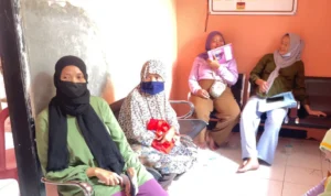 Warga di Kecamatan Cipatat Terkena ISPA Terus Bertambah