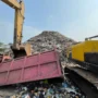 Ilustrasi: Sampah di Kabupaten Bandung yang menggunung akibat kebakaran TPA Sarimukti.