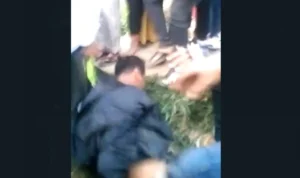 Mengaku Sebagai Saudara untuk Ambil Motor, Pria di Sukabumi Diamuk Warga Mengaku Sebagai Saudara untuk Ambil Motor, Pria di Sukabumi Diamuk Warga