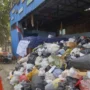 Sampah nampak menumpuk di salah satu TPS di Kota Cimahi baru-baru ini. / Cecep Herdi
