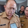 Sampah Menumpuk, Pemkot Cimahi Andalkan Program Grak Ompimpah Pj Wali Kota Cimahi Dikdik S Nugrahawan didampingi Camat Cimahi Selatan Asep Ajat Jayadi saat diwawanaca awak media belum lama ini / Cecep Herdi
