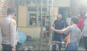 Polsek Kesambi hadiahkan sumur bor untuk seorang warga Cirebon yang kesulitan air bersih.