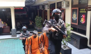 Wanita Sukabumi Dikeroyok 8 Orang, Lima Ditangkap Tiga Masih Dicari Wanita Sukabumi Dikeroyok 8 Orang, Lima Ditangkap Tiga Masih Dicari