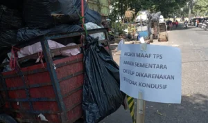 Capai 8.000 Ton, Sampah di Kota Bandung Menggunung di TPS Capai 8.000 Ton, Sampah di Kota Bandung Menggunung di TPS
