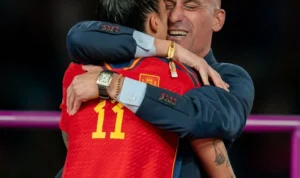 Dalam menghadapi permasalahan seksisme yang muncul di dunia olahraga, Juru Bicara Sekretaris Jenderal PBB, Stephane Dujarric, akhirnya berbicara terkait insiden kontroversial yang melibatkan Presiden Federasi Sepak Bola Spanyol, Luis Rubiales, yang mencium bibir pemain Jennifer Hermoso.