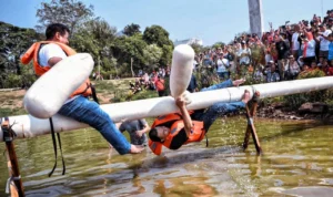 Dihantam Ketua RT, Anies Baswedan Tercebur ke Dalam Waduk!