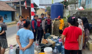 Polres Sukabumi Kota Gelontorkan Bantuan Air Bersih Ribuan Liter untuk Warga Terdampak Kekeringan
