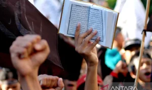 Kelompok sayap kanan Denmark yang dikenal sebagai Danske Patrioter (Patriot Denmark) telah kembali melakukan tindakan provokatif dengan membakar salinan Al Quran di depan sejumlah Kedutaan Besar negara mayoritas Muslim (ANTARA)
