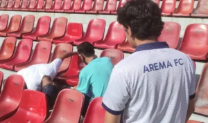 aremania rusak Kursi stadion dipta