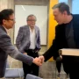 Menteri Kesehatan, Budi G. Sadikin, melakukan pertemuan penting dengan tokoh ternama, Elon Musk, di Amerika guna menjajaki kerjasama dalam menyediakan akses internet bagi Puskesmas terpencil di Indonesia.