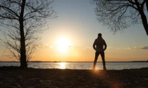 4 Manfaat Berjemur di Bawah Sinar Pagi, Rahasia Kesehatan yang Tersembunyi