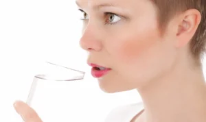 Kebutuhan Minum Air Putih Bisa Dilihat dari Ukuran Berat Badan