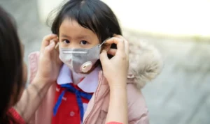 Cara Menjaga Kesehatan Anak di Tengah Polusi Udara, Orang Tua Wajib Tau Nih!