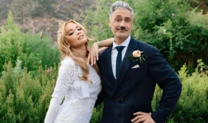 Rayakan Anniversary Pernikahan, Taika Waititi Flashback Saat Dilamar Rita Ora 