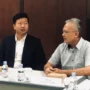 Rektor Universitas Inaba Dr Mochammad Mukti Ali (kanan) saat menjalin Memorandum of Understanding (MoU)  dengan pihak Grand Border Resources PTY LTD Australia.