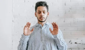 Niat Sholat: Apakah Perlu Diucapkan atau Cukup Dalam Hati? Niat Sholat: Apakah Perlu Diucapkan atau Cukup Dalam Hati?