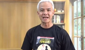 Ganjar Tanggapi Golkar-PAN Gabung dengan Prabowo, Netizen Soroti Bajunya!