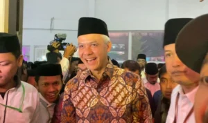 Isi Seminar di Ponpes Buntet, Ganjar Pranowo Disambut Hangat Ratusan Santri