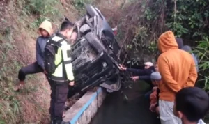 Mini Bus Masuk Jurang di Garut, Begini Kondisinya!