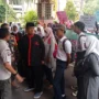 Belum Mendapatkan Sekolah, Masyarakat dan Orang Tua Siswa Miskin Geruduk Balaikota Depok