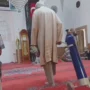 Video Viral Lansia Sholat di Mesjid Sembari Membawa Tabung Oksigen