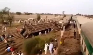 Tragedi Kecelakaan Kereta di Pakistan Selatan Makan Korban Jiwa, 30 Orang Tewas dan 80 Terluka Tragedi Kecelakaan Kereta di Pakistan Selatan Makan Korban Jiwa, 30 Orang Tewas dan 80 Terluka