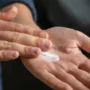ILUSTRASI Heboh Fake SPF Sunscreen di TikTok/ Pexels/ Elizabeth Iris