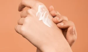 Viral Sunscreen Diduga Fake SPF, Ketahui Merk yang Bagus untuk Kulit Jerawat ILUSTRASI Viral Dugaan Fake SPF pada Sunscreen, Ini 5 Merk Sunscreen yang Cocok untuk Kulit Jerawat/ Pexels/ Shiny Diamond