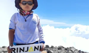 Bocah 7 Tahun Asal Depok Berhasil Taklukkan Gunung Rinjani Bocah 7 Tahun Asal Depok Berhasil Taklukkan Gunung Rinjani