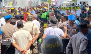 Ratusan Ojol Desak Pemkot Cirebon Cairkan BLT BBM!
