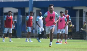Suasana latihan Persib Bandung jelang laga El Classico melawan Persija Jakarta.