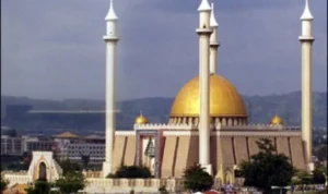Sebuah bencana tragis melanda saat sebuah masjid di Kota Zaria, Nigeria, mengalami ambruk yang mematikan tujuh jemaah yang tengah melaksanakan ibadah pada Jumat (11/8) waktu setempat.