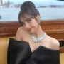Gaya artis memang bikin pangling, apalagi kalo udah jadi artis dengan bayaran termahal di Instagram seperti Lisa 'Blackpink'. Di platform yang penuh warna-warni itu, bayaran Lisa bisa nyampe US$ 575 ribu, atau sekitar Rp 8,8 miliar.